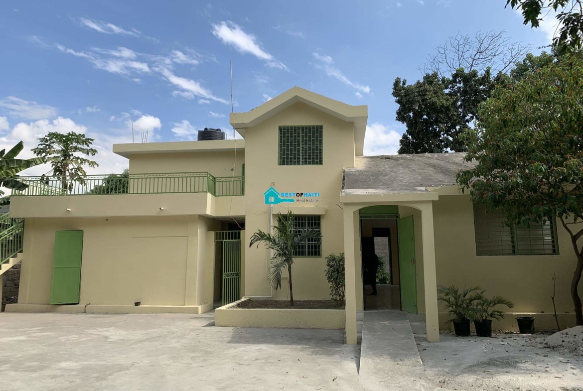 6 Bedrooms, Two-story House for Sale OR Rent in Santo 8, Port-au-Prince
