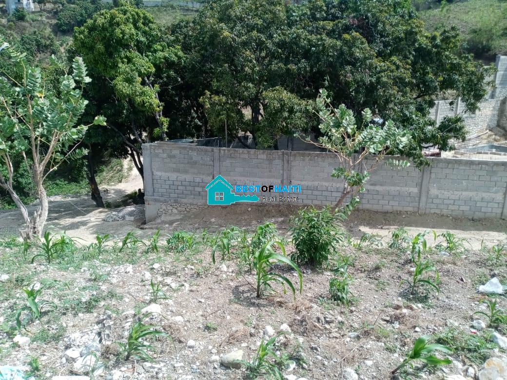 1032 Sq Meters (8 Centiemes) Land for Sale in Petionville (Meyotte), Haiti