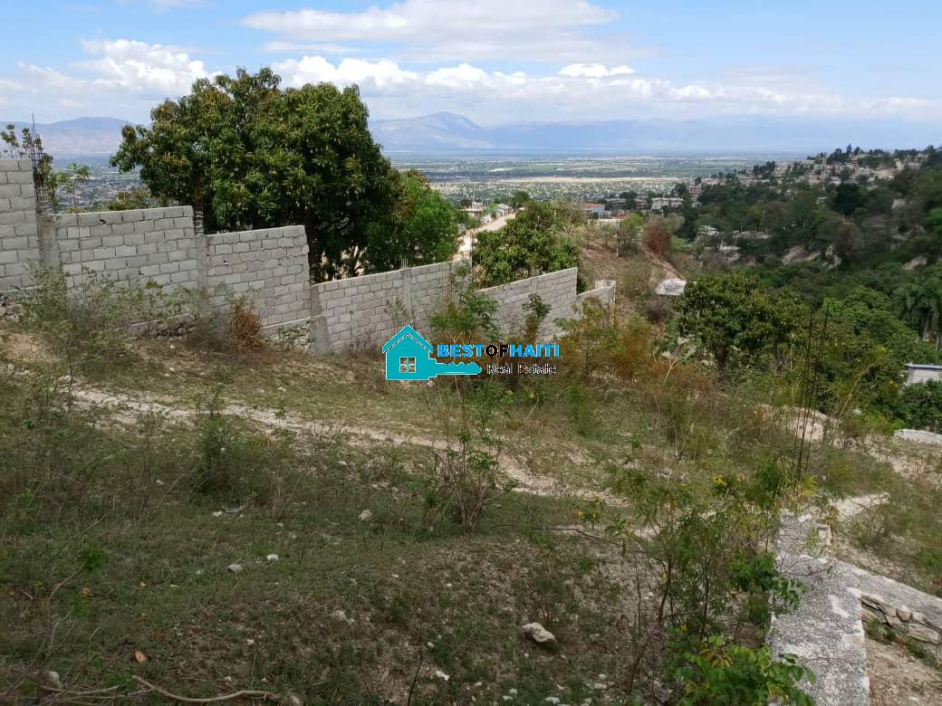 645 Sq Meters (5 Centiemes) Land for Sale in Meyotte, Petionville, Haiti