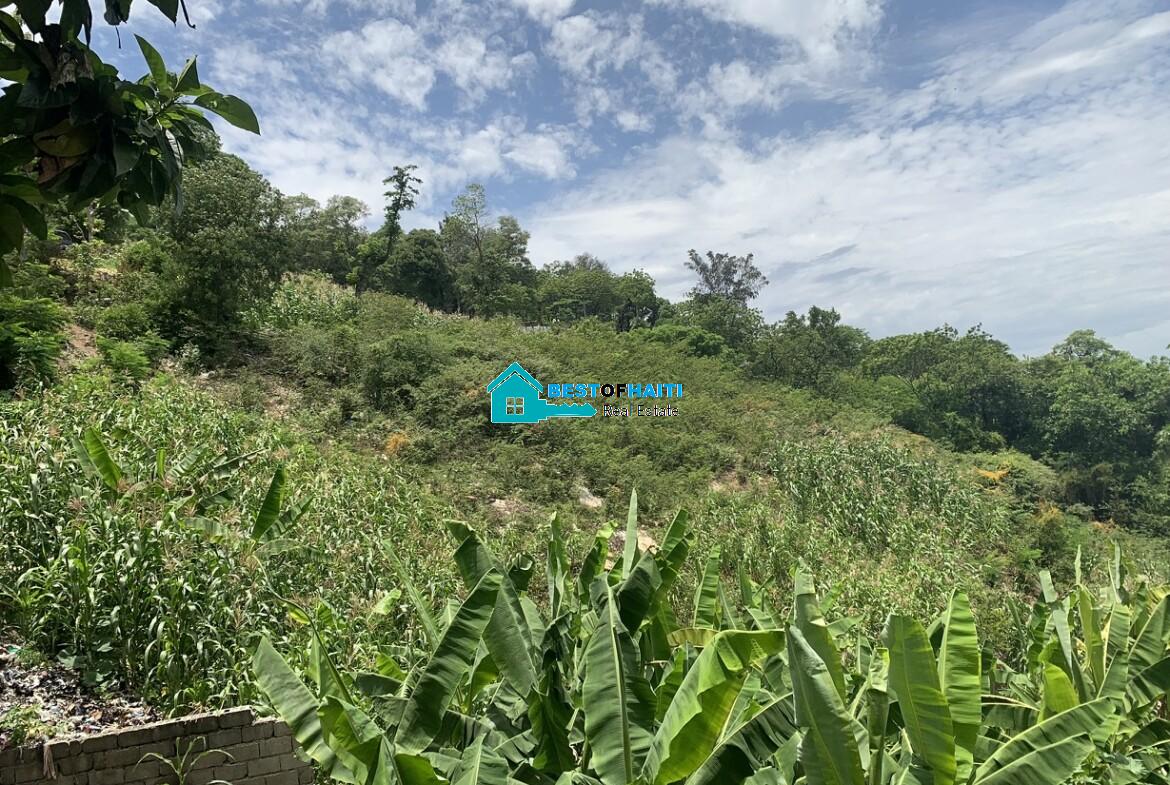 774 M2 (6 Centiemes) Prime Land On sale in Musseau Petion-Ville, Haiti