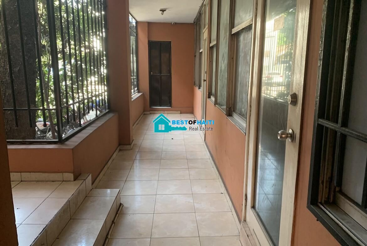 Commercial Space for Rent in Petion-Ville (City Center), Haiti - 3 Rooms