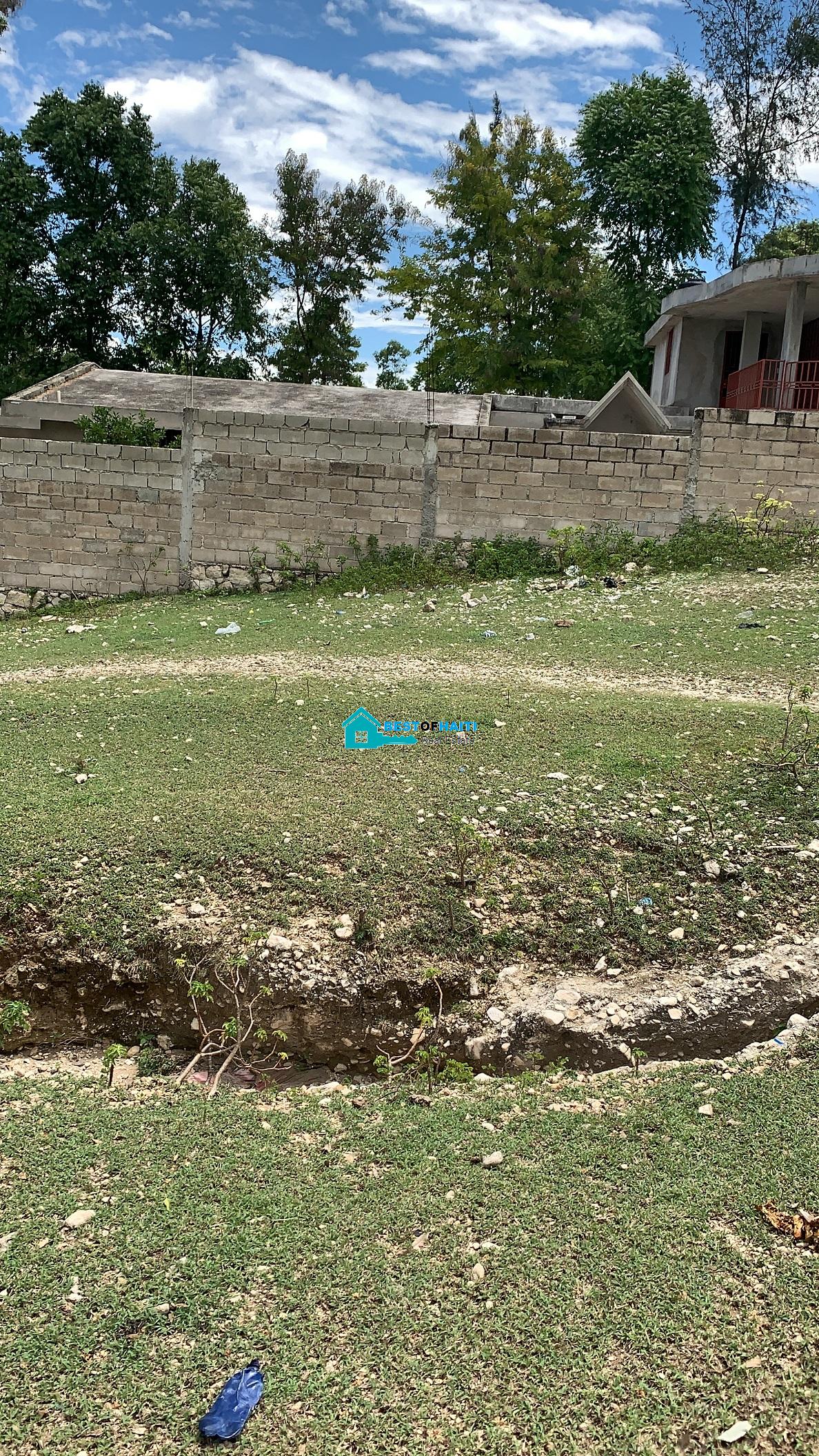 Land for Sale in Pernier, Petion-Ville, Haiti - 516M2, Clear Title, Flat