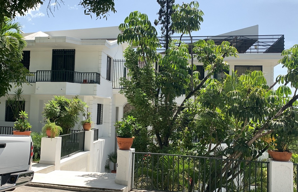 Independent Luxury Apartment Rental, Peguyville, Haiti - Furnished