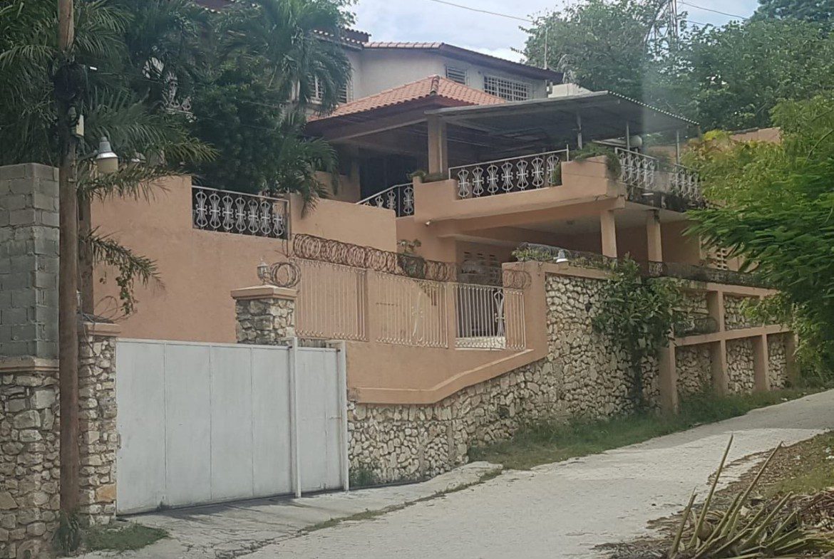 Spacious House for Sale in Juvenat (Karibe Hotel), Petionville, Haiti